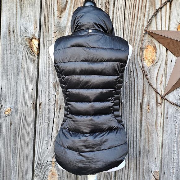 Black Puffer Vest Lilly Pulitzer Allie Size XS Zip Floral Reef Puffer Packable - Picture 4 of 10